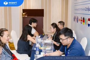 Chuyên viên tư vấn tại Hội thảo Du học