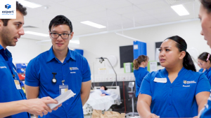 Sinh viên ngành Điều dưỡng trong giờ học thực hành lâm sàng tại Đại học Flinders (Flinders University), Úc.